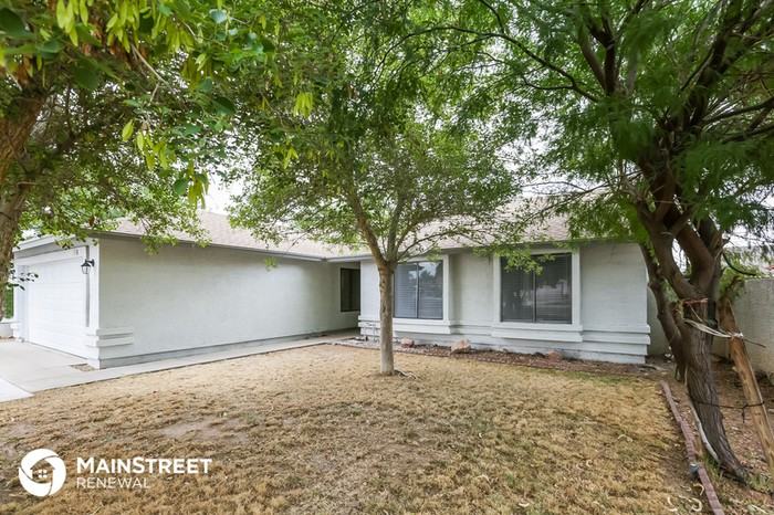 8830 W Wilshire Dr - Photo 3 of 16