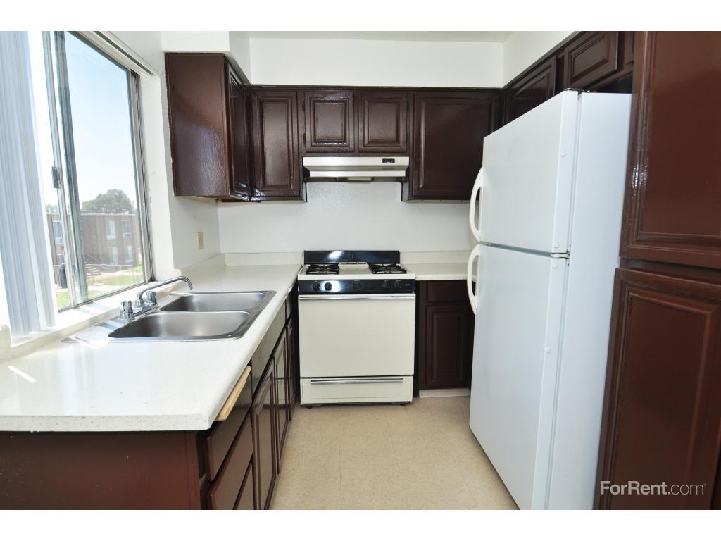 President John Adams Manor - Photo 3 of 10