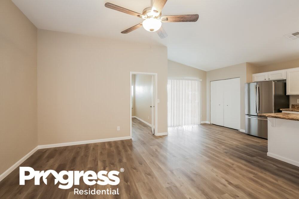 5404 Fountain Palm St - Photo 3 of 16