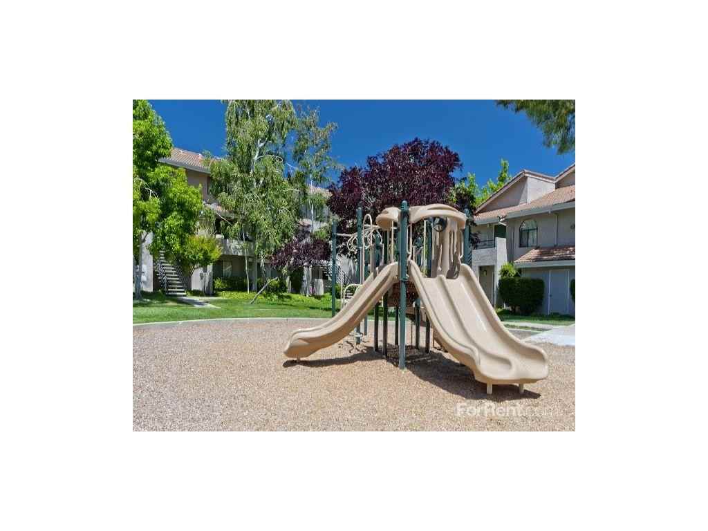 Willowbend Apartments & Townhomes - Photo 3 of 8