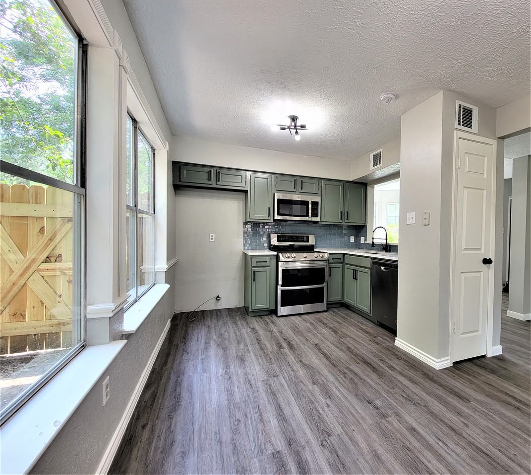 5110 Shady Gardens Dr - Photo 4 of 11