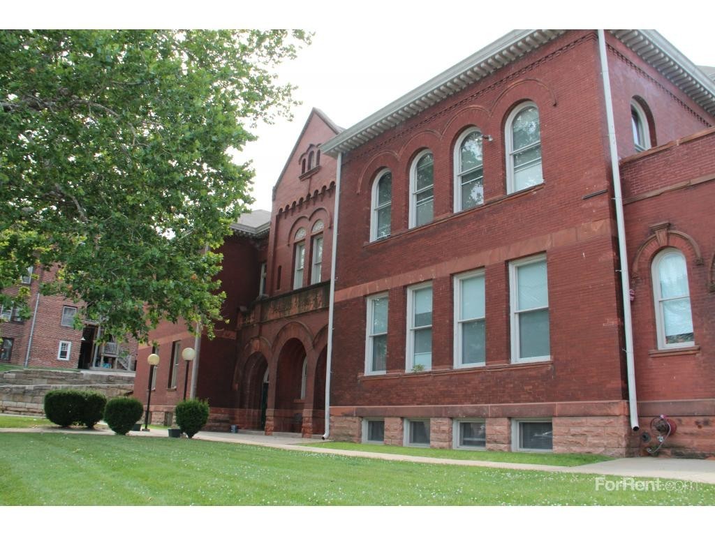 Columbian School Apartments - Photo 2 of 19