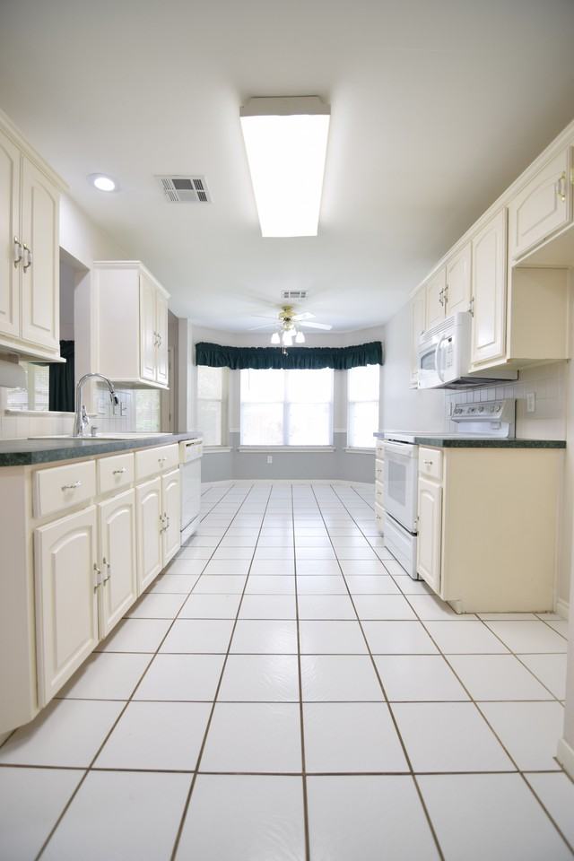 2412 Wilshire Dr - Photo 5 of 24