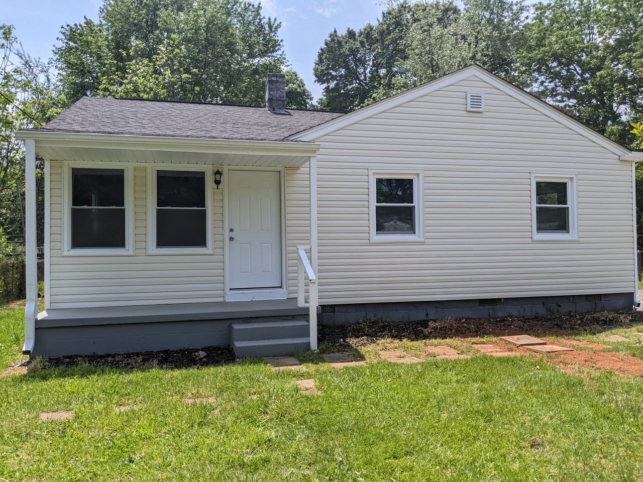 711 Devon Dr - Photo 2 of 18