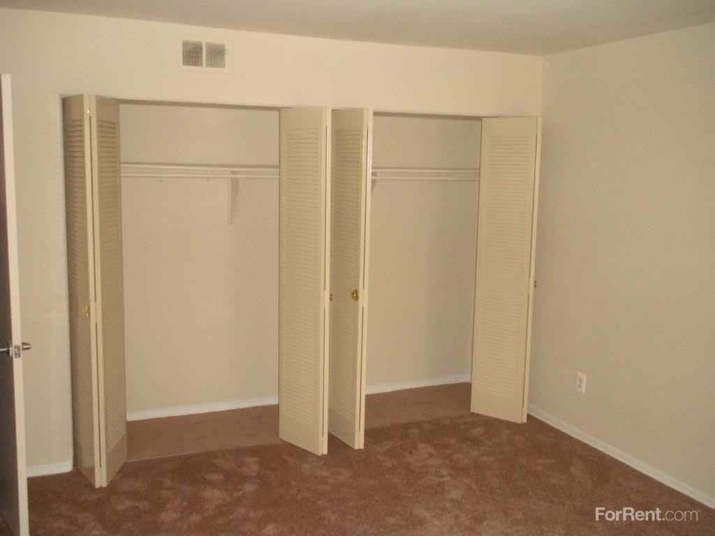 Park Naylor Apts - Photo 2 of 3