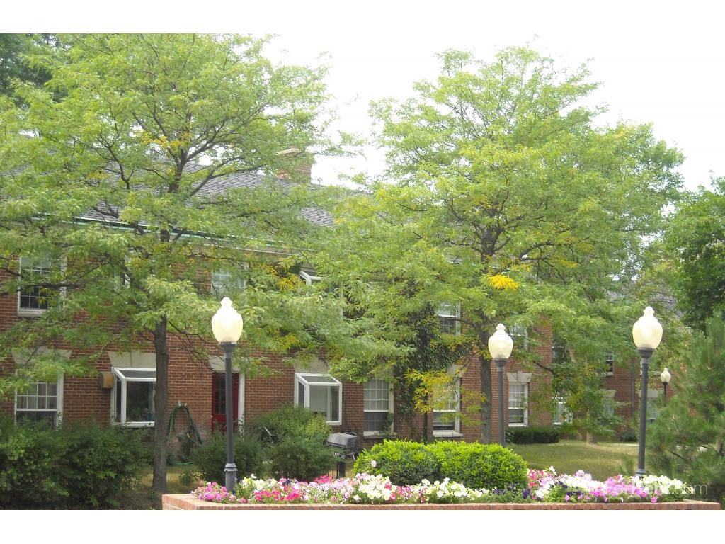 Colonial Court Apartments - Photo 2 of 17