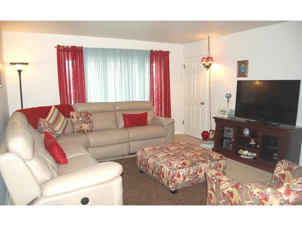 Colonial Court Apartments - Photo 3 of 17