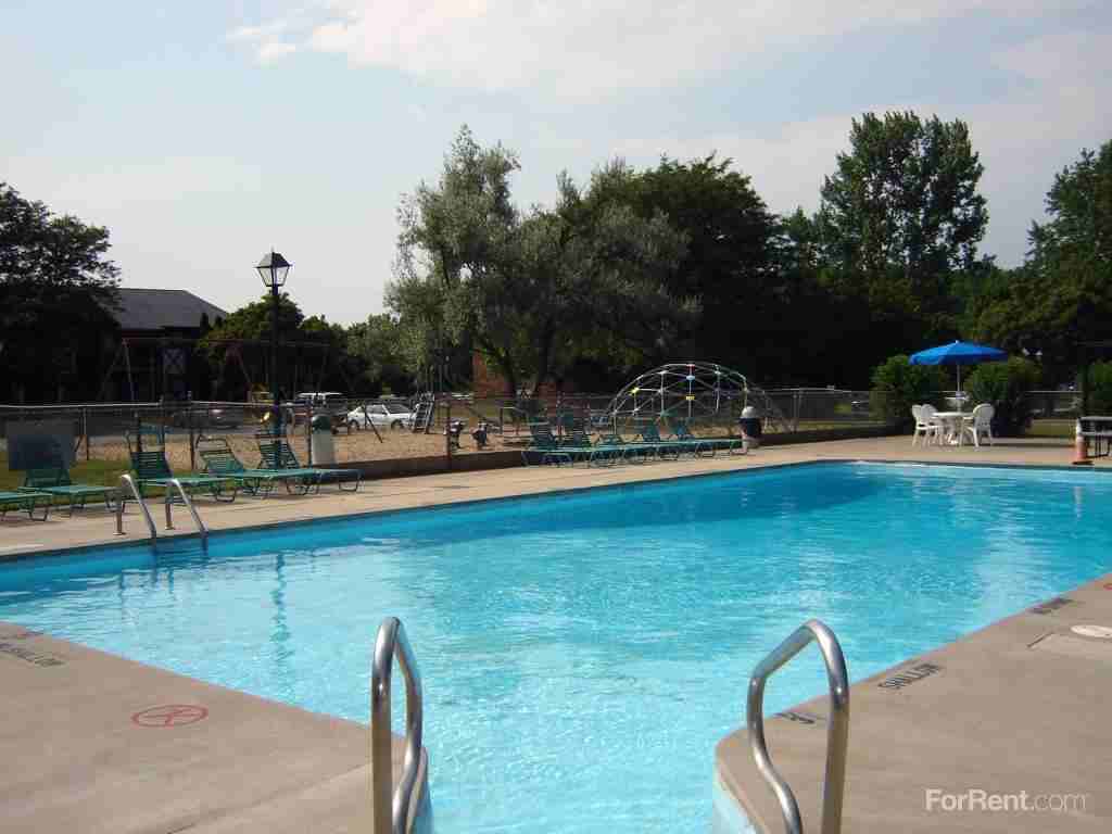 Brittany Parkside Apartments 2565 S Calhoun Rd, New Berlin, WI 53151