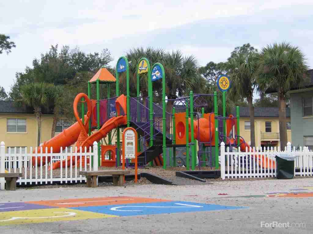 Hollowbrook Apartments - Photo 2 of 14