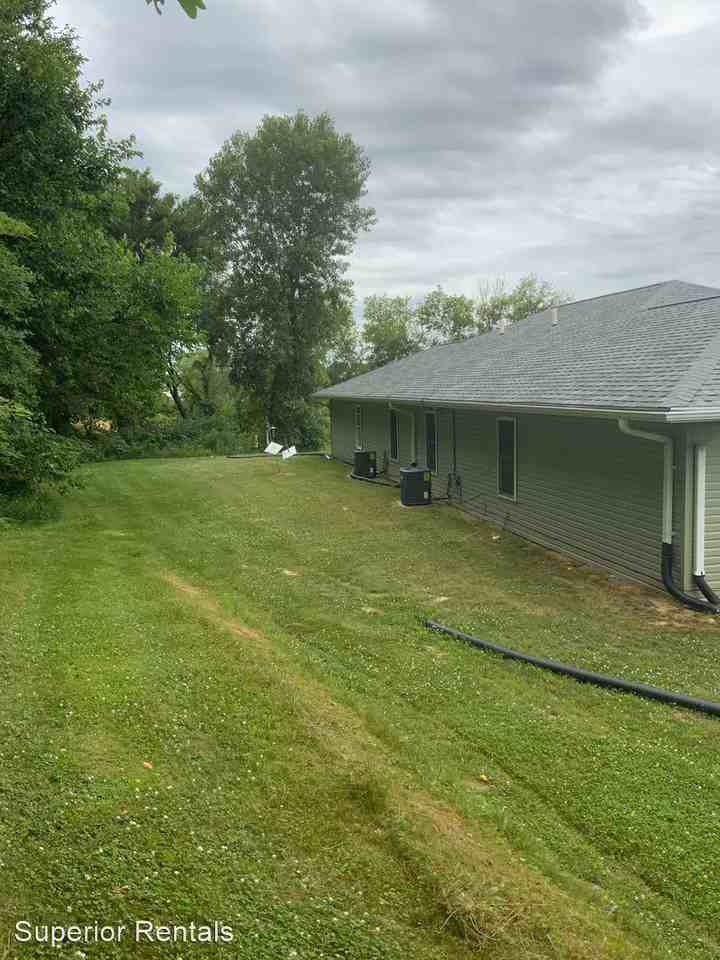 221 Glenda Drive - Photo 2 of 6