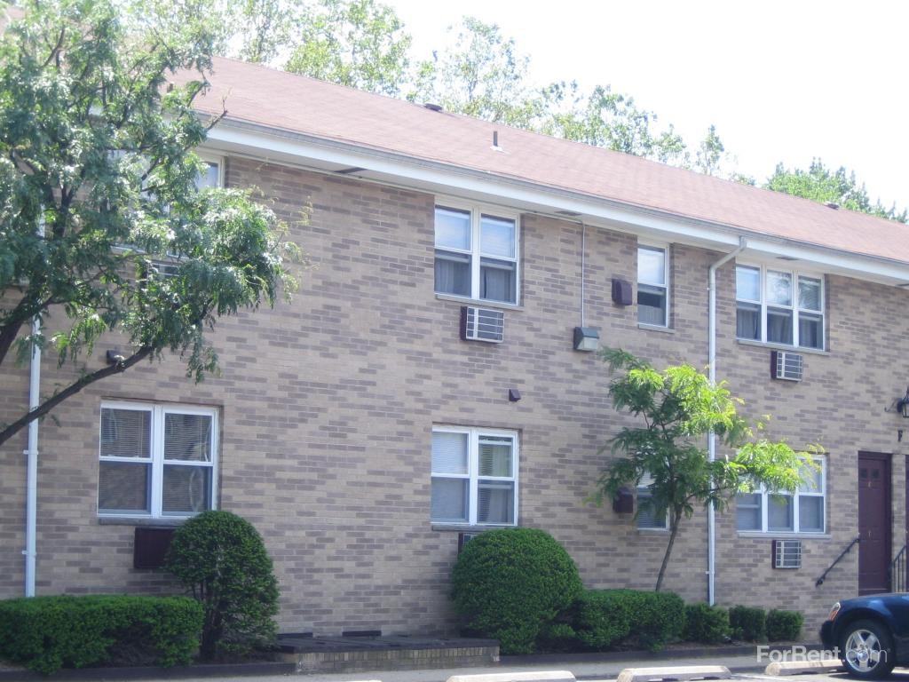 Vista Gardens Apts - Photo 2 of 4