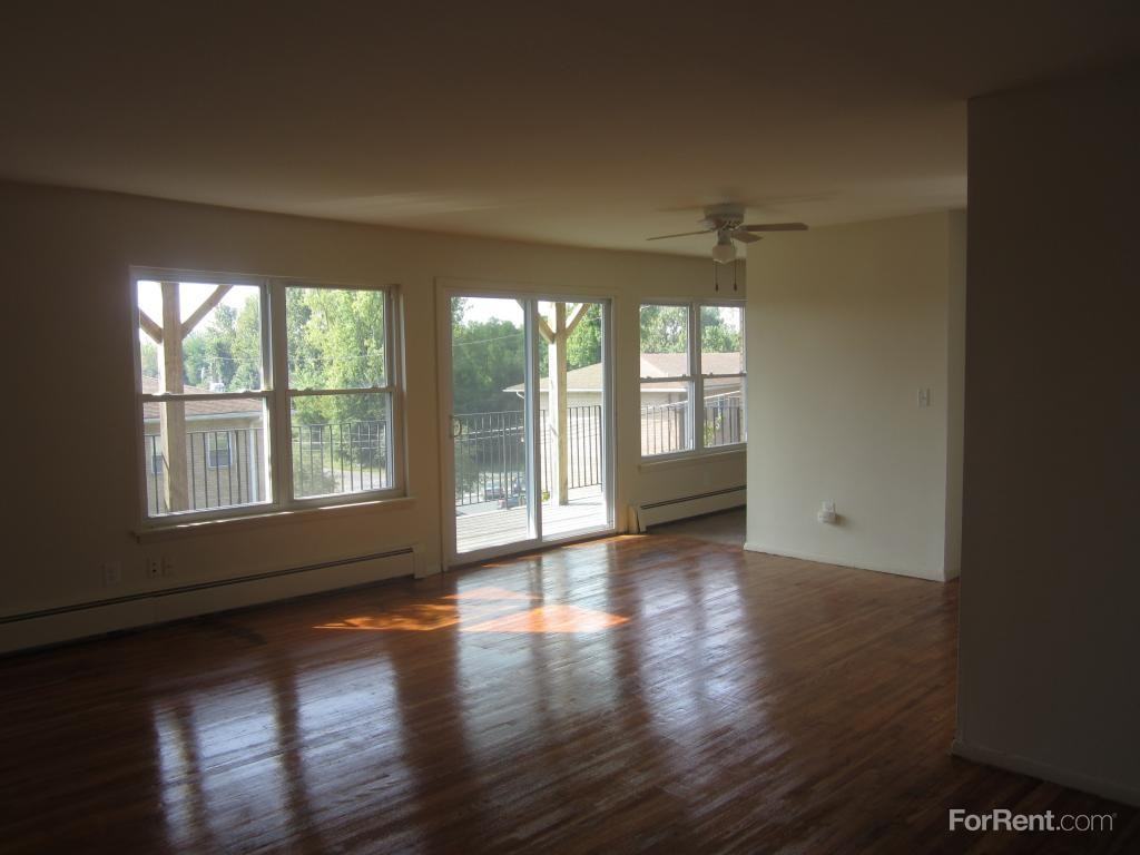 Crestwood Apts - Photo 2 of 3