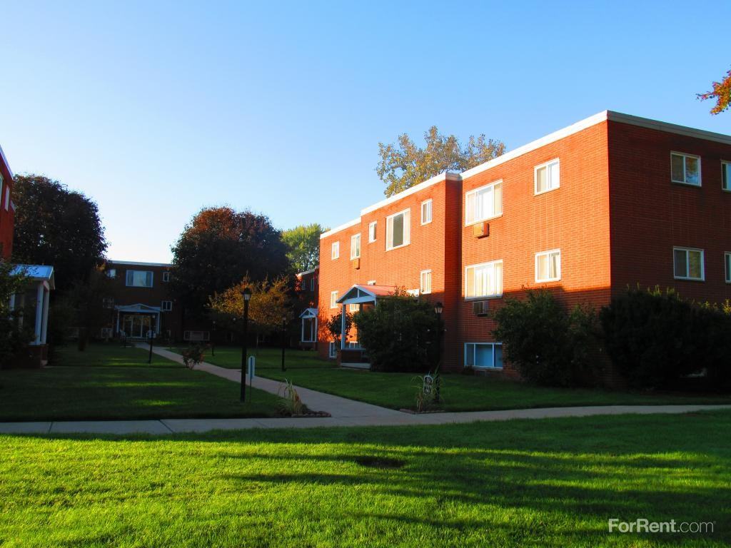 Crest Apartments - Photo 2 of 3