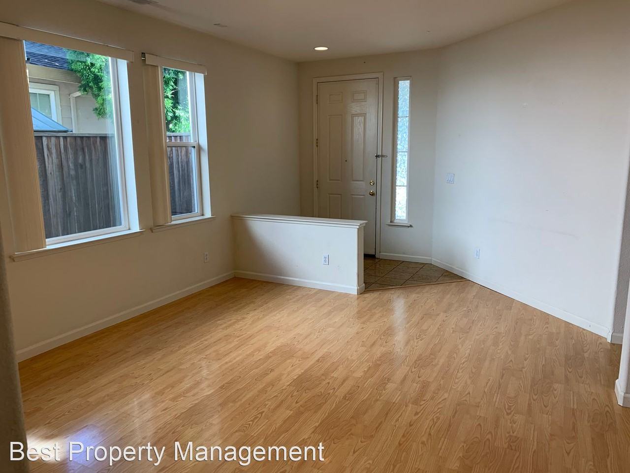 533 Jacaranda St - Photo 2 of 18