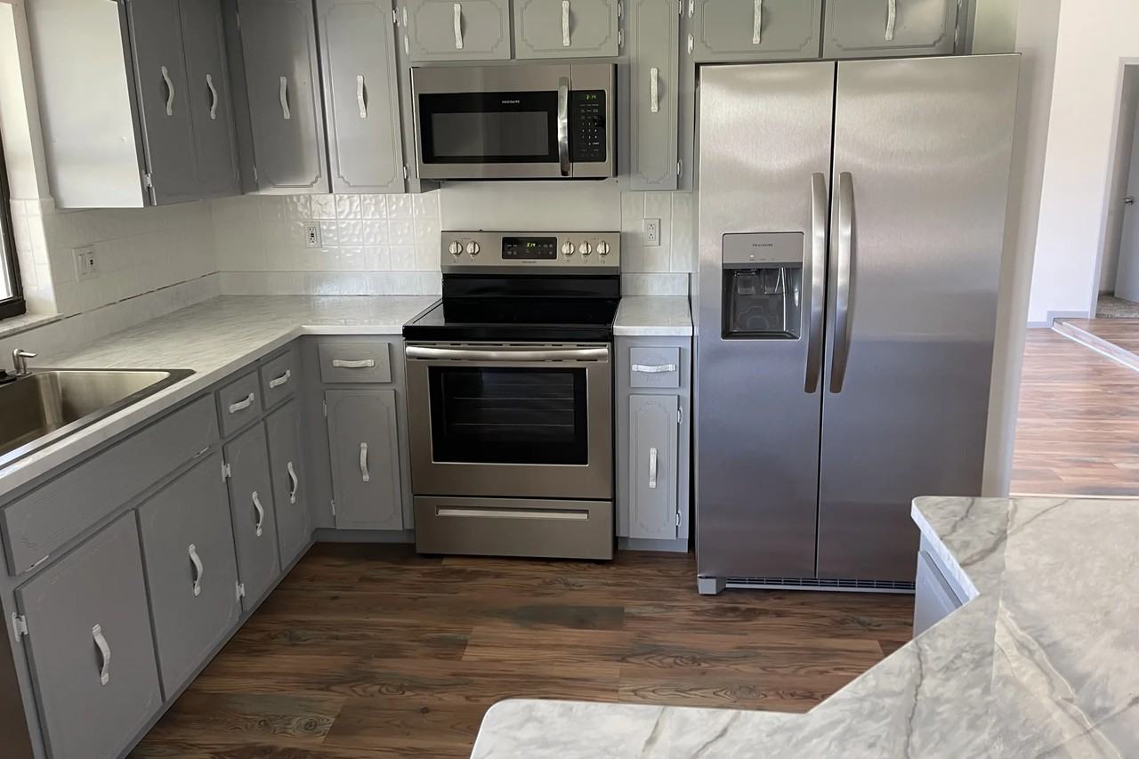 3334 Pineview Dr - Photo 3 of 29