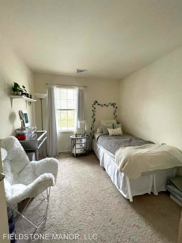 10021214 FIELDSTONE TERR Apartments 1002 Fieldstone Ter 1214