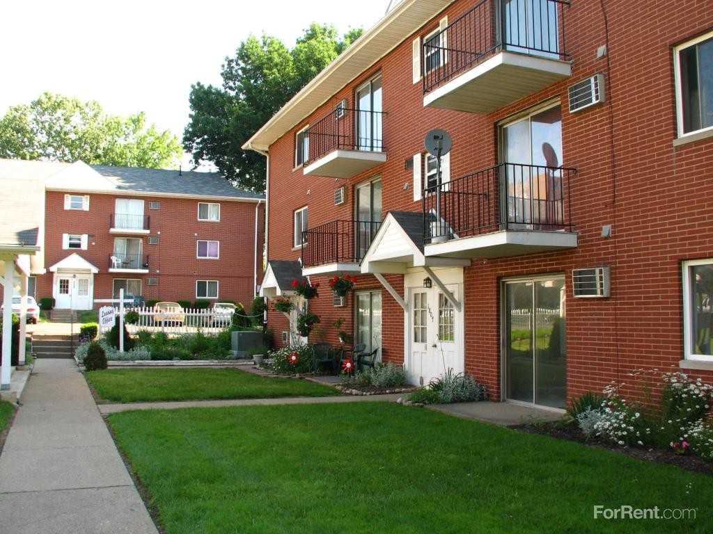 St. Charles Court - Photo 2 of 3