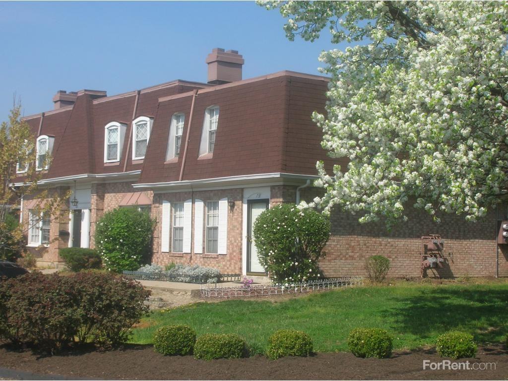 Versailles Village Apts - Photo 2 of 19