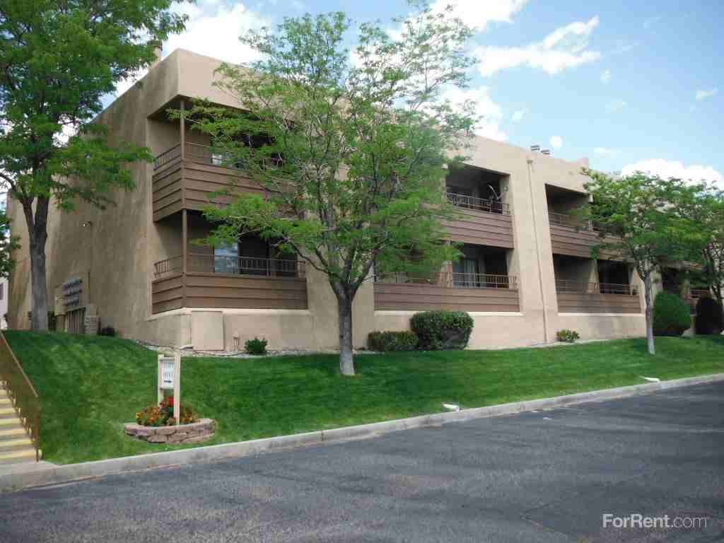 Puerta del Sol Apts - Photo 2 of 20