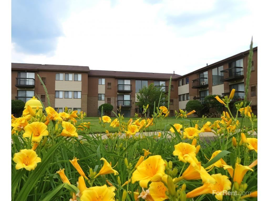Trafalgar Square Apartments 33210 Trafalgar Square, Westland, MI