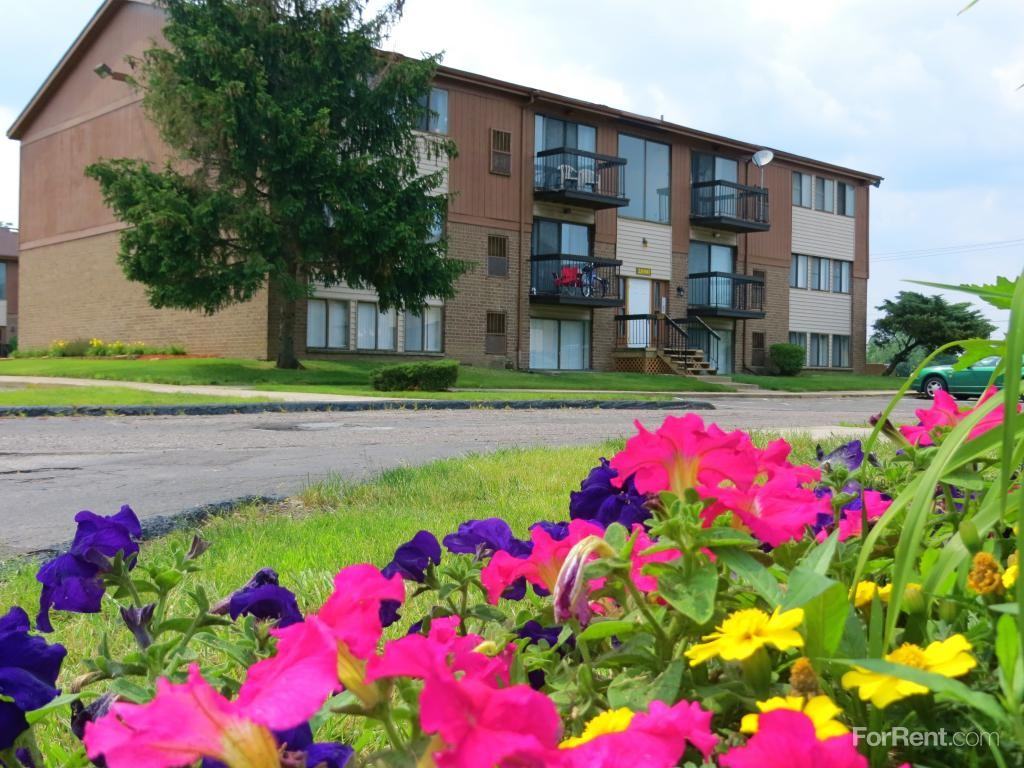 Trafalgar Square Apartments - Photo 2 of 19