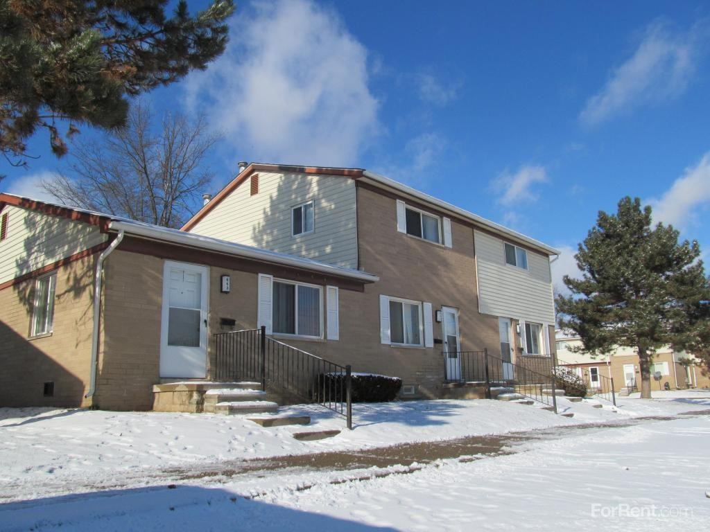 Newman Court Apts - Photo 2 of 3