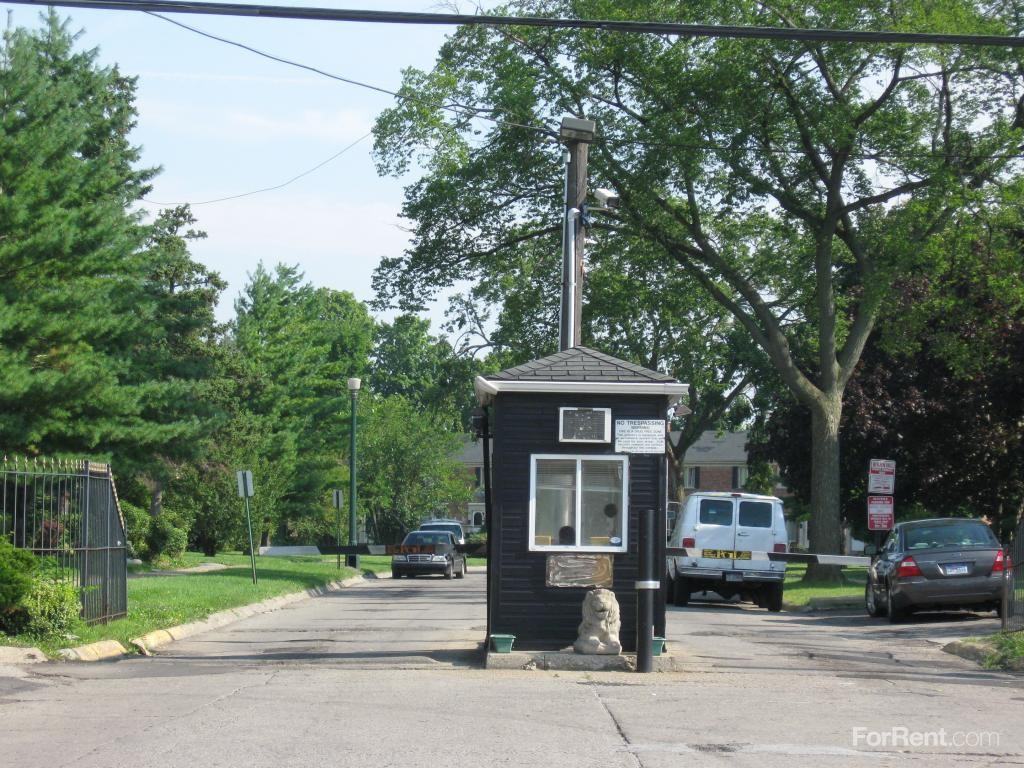 French Quarters Apartments & Townhomes 18450 Chicago W, Detroit, MI