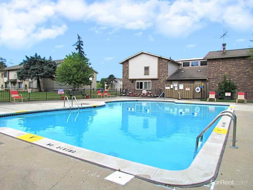 Maplewood Apartments and Townhomes - Photo 2 of 3