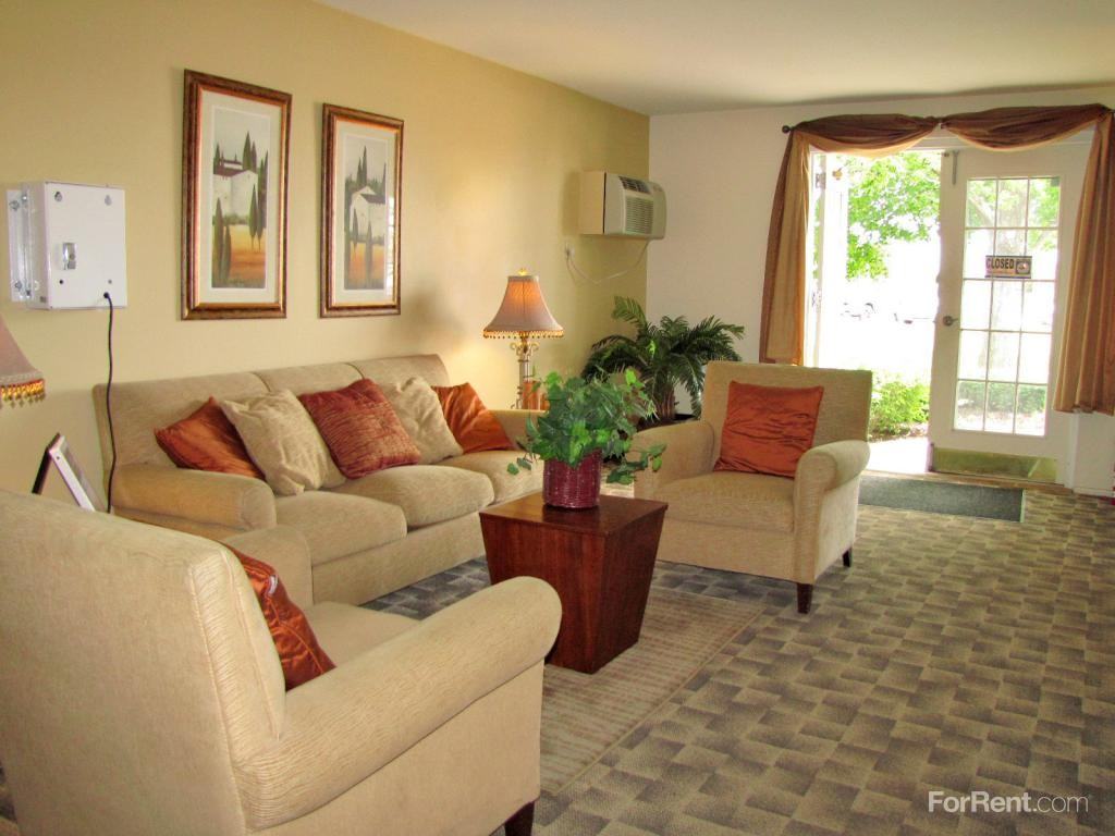 Grand Oaks Apartments - Photo 3 of 3