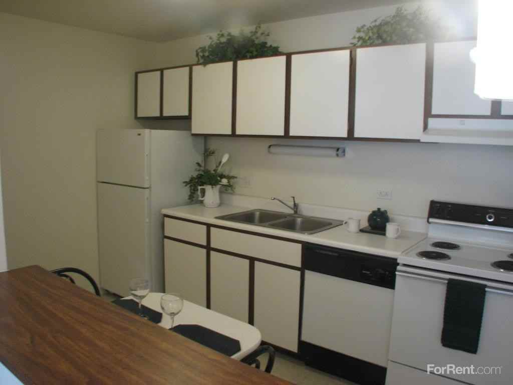 Richton Square Apts - Photo 2 of 17