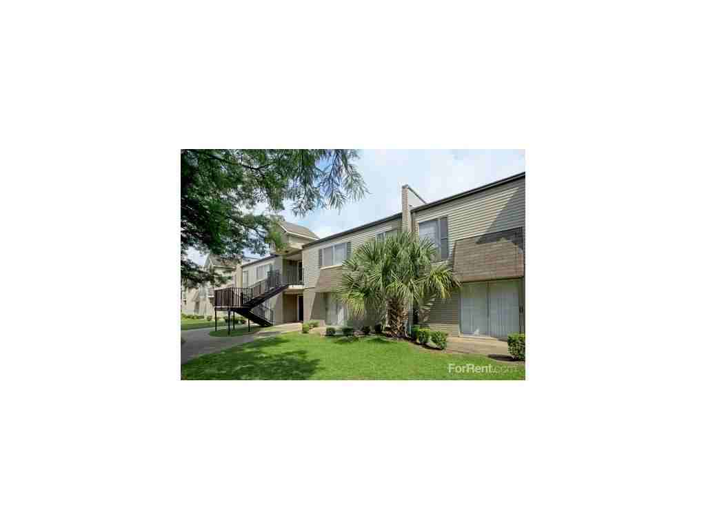 Huntington Park Apts - Photo 2 of 18