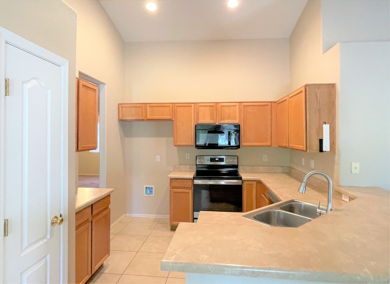8162 W Pontiac Dr - Photo 2 of 28