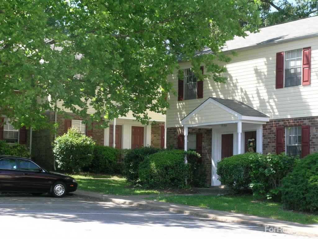 Chester Townhouses - Photo 3 of 3