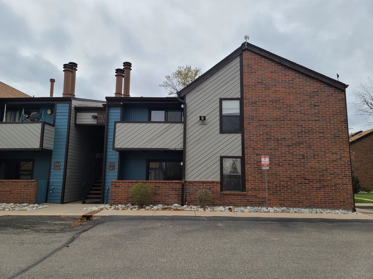 12071 E Harvard Ave #202 - Photo 2 of 18