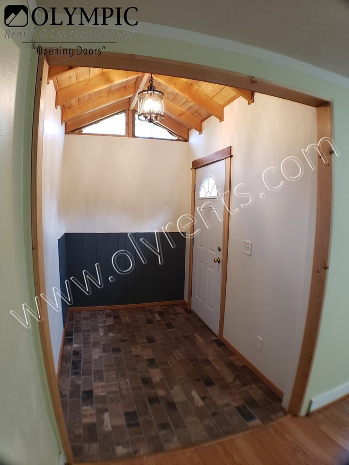 2132 Grove Rd Nw - Photo 2 of 13