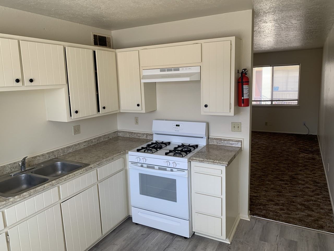 1419 Girard Blvd Ne - Photo 2 of 13