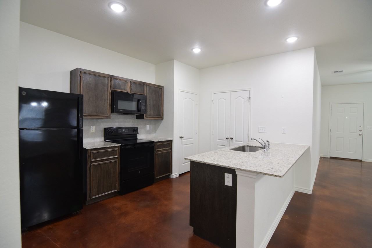 6101 Amelia Earhart Blvd - Photo 3 of 19