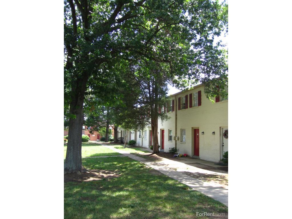 Crystal Lakes Townhomes Apartments 3501 Meadowdale Blvd, Richmond, VA