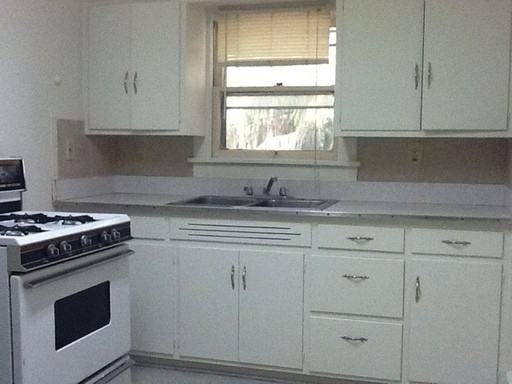 311 W Douglas St - Photo 3 of 7