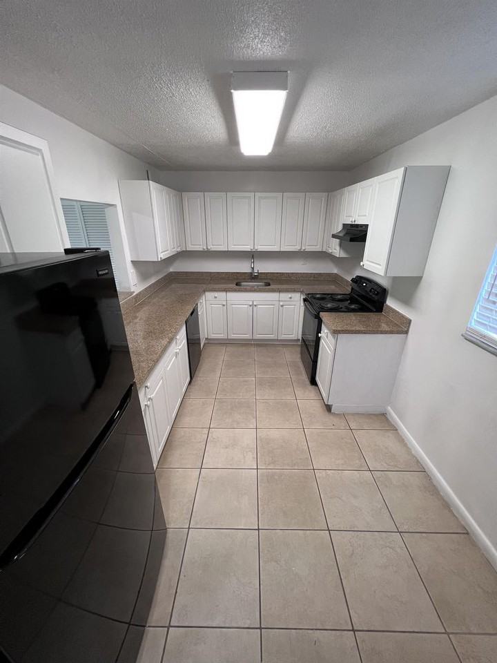 8461 Springtree Dr Apt 104a