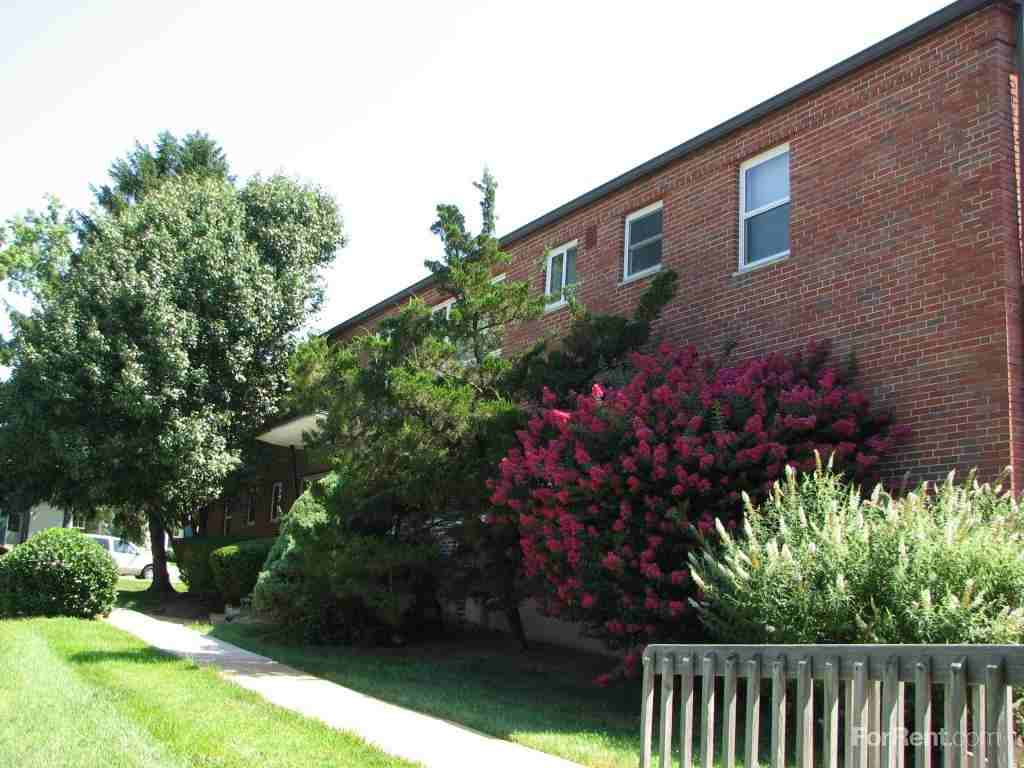 Brentwood Court - Photo 2 of 20