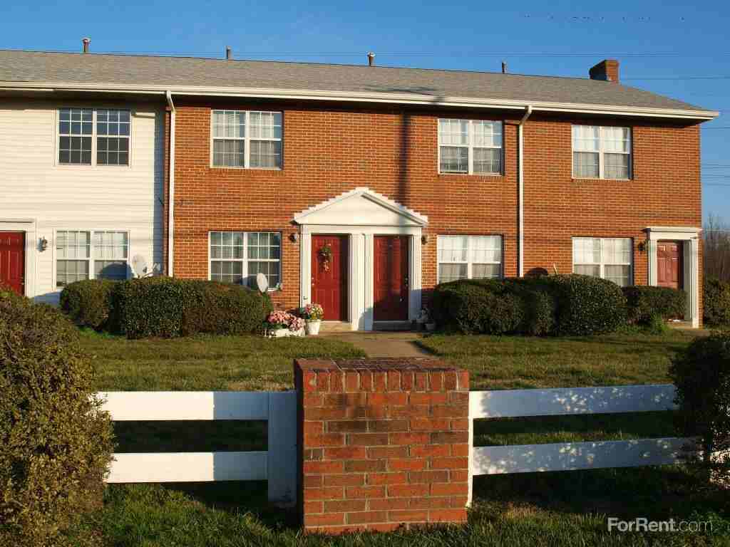 Lawndale Farms Apartments - Photo 2 of 13