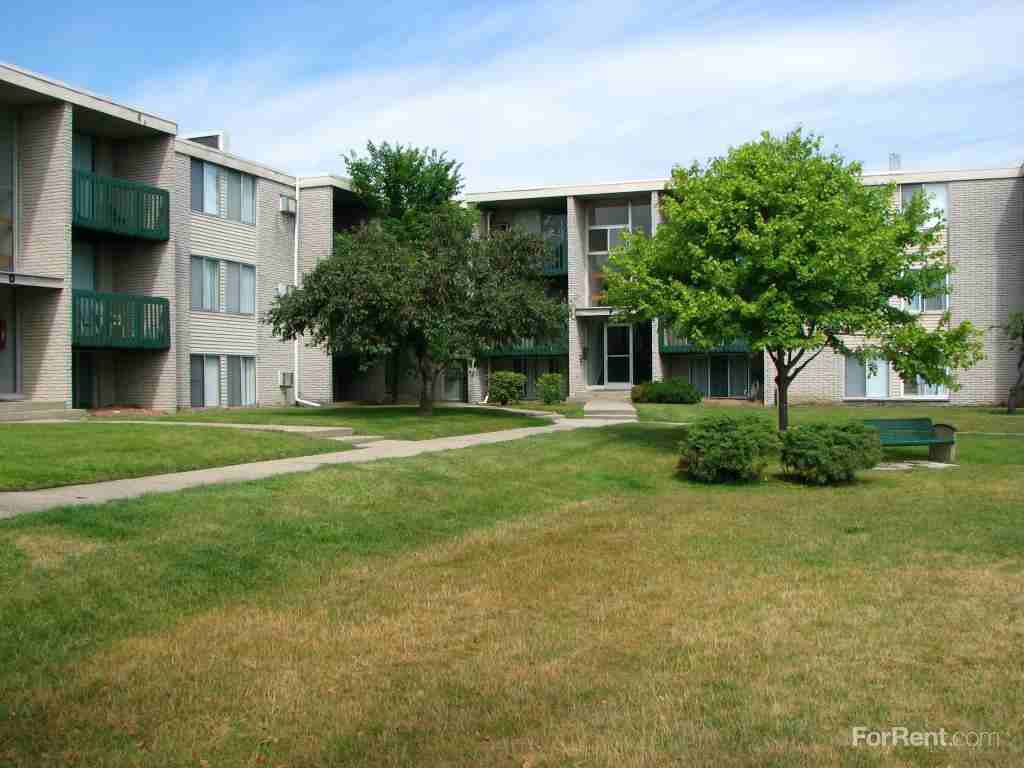 Bloomfields Fox Pointe - Photo 2 of 13