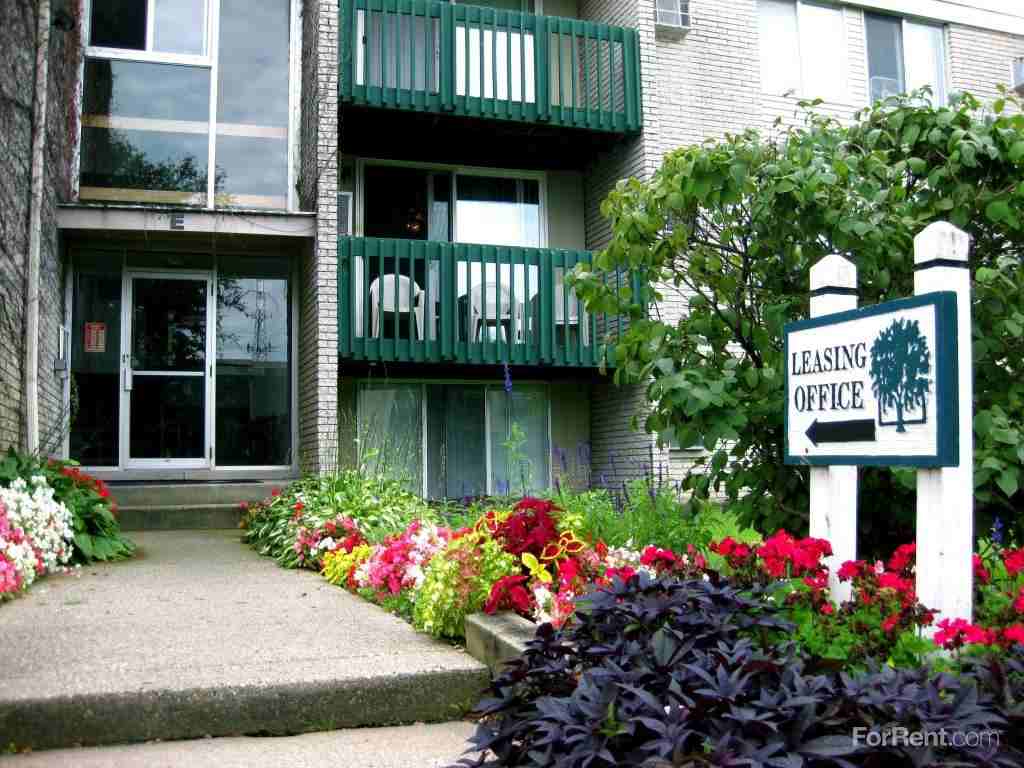 Bloomfields Fox Pointe - Photo 3 of 13