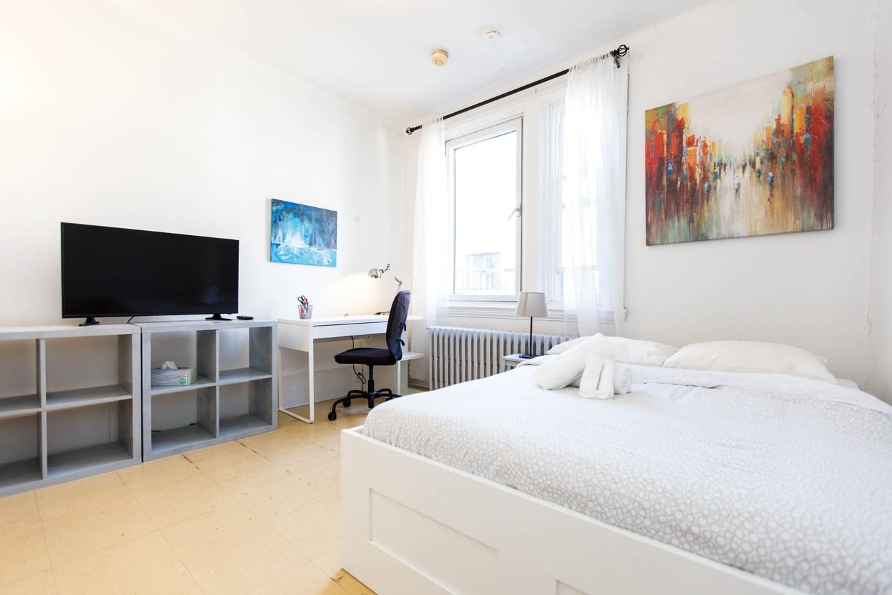 3436 Rue Aylmer Apartments in MiltonParc, Montréal, QC H2X 2B6 Zumper