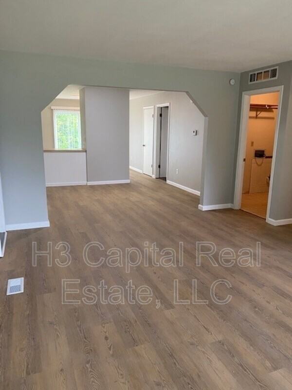729 Oxen Dr - Photo 2 of 12