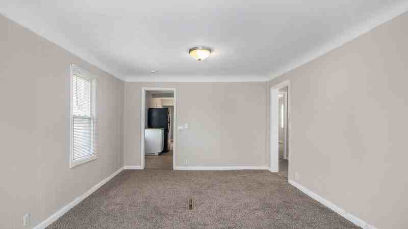 1427 Peters St - Photo 2 of 26