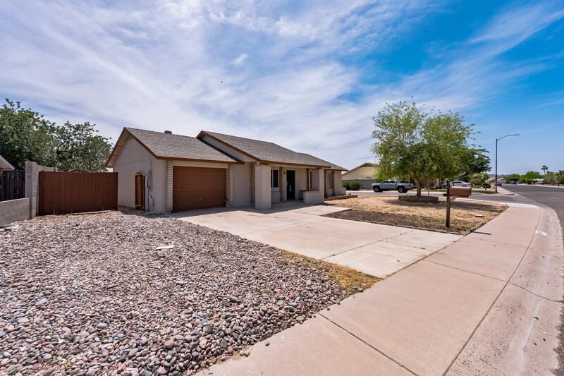 1427 W Mohawk Ln - Photo 2 of 28