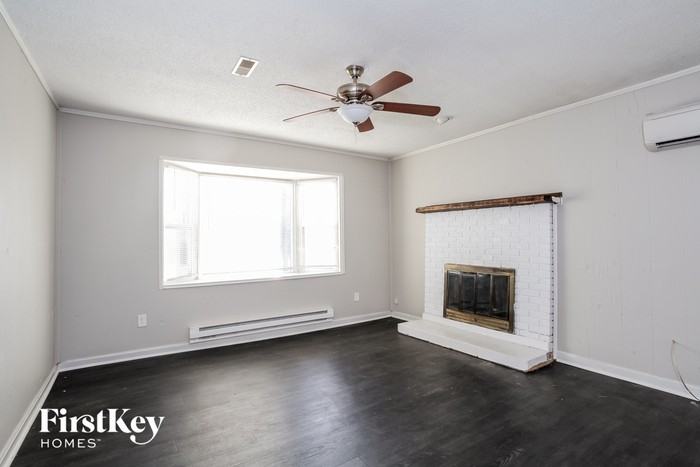 4880 Hardell Dr - Photo 3 of 15