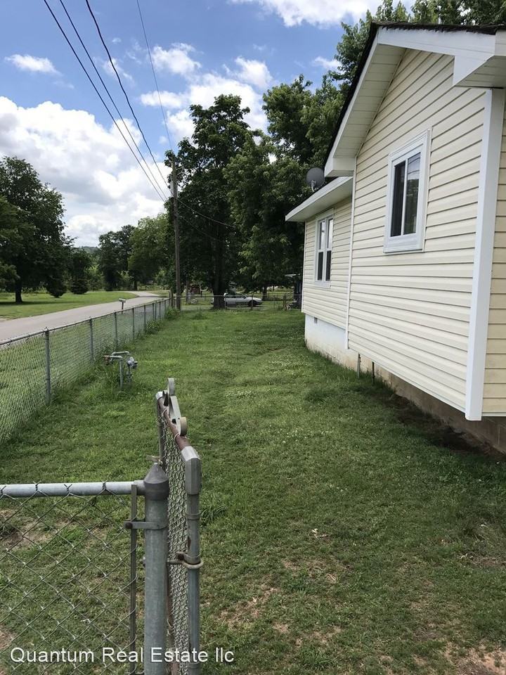 403 W Henry St - Photo 2 of 14